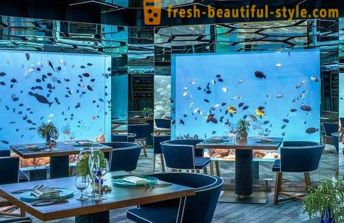 Ylellinen vedenalainen ravintola Malediivit