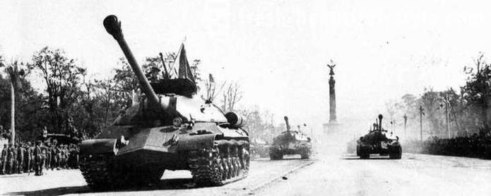 Miksi Neuvostoliitto osoitti paraati Berliinissä IS-3 säiliöt