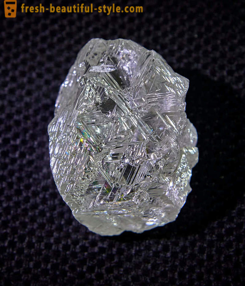 Yakutia ovat löytäneet ainutlaatuinen timantti punnitus lähes 200 karaattia