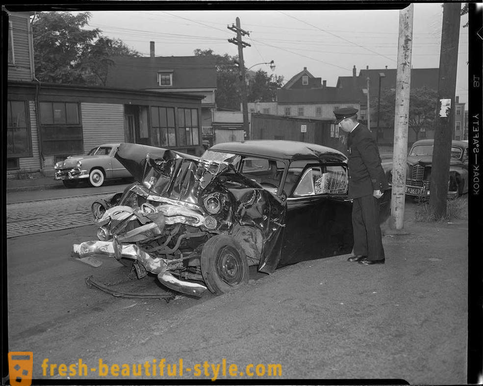 Valokuvakokoelma tieliikenneonnettomuuksien Amerikan vuosina 1930-1950