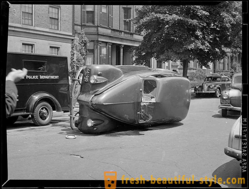 Valokuvakokoelma tieliikenneonnettomuuksien Amerikan vuosina 1930-1950