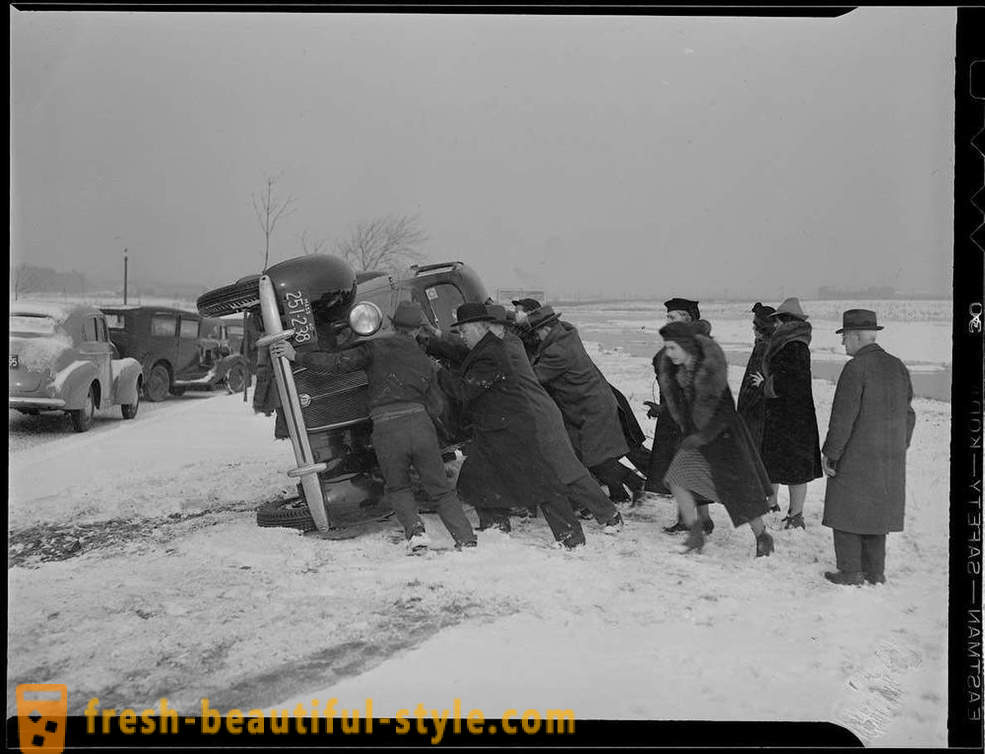 Valokuvakokoelma tieliikenneonnettomuuksien Amerikan vuosina 1930-1950