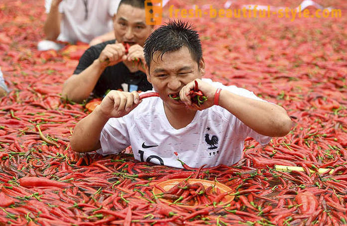 Ei heikkohermoisille: Kiinassa oli kilpailu-syöminen paprikat nopeuden