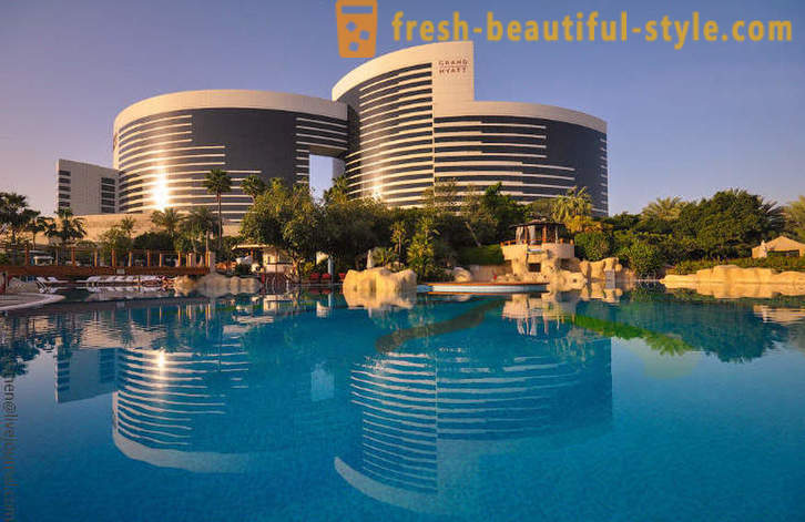Kävele luksushotelli Grand Hyatt Dubai