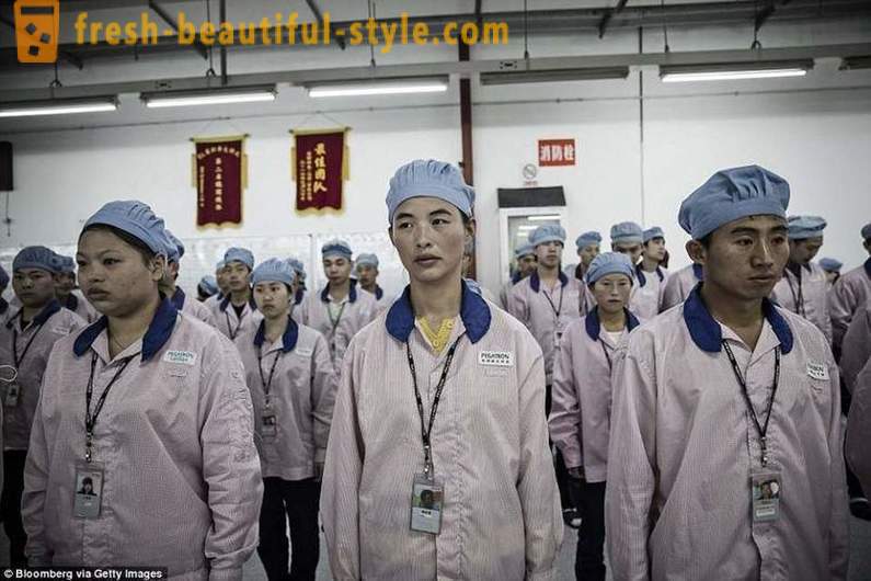 Britannian tiedotusvälineet osoitti arkea joka kokoaa iPhone Kiinassa
