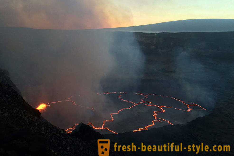 Tulivuoren laava virtaa Kilauea Hawaii