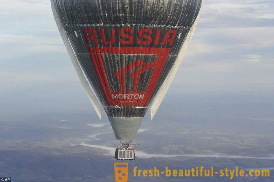 Venäjän pappi Fedor Konyukhov maailmanennätyksen maailman kiertueen ilmapallolla