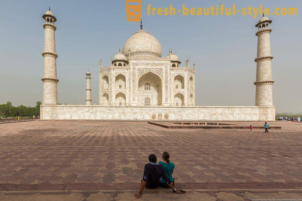 Lyhyt pysäkki Intiassa. Incredible Taj Mahal