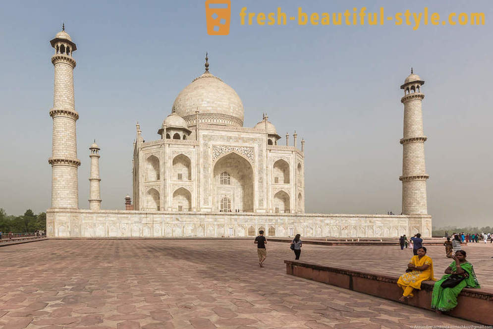 Lyhyt pysäkki Intiassa. Incredible Taj Mahal