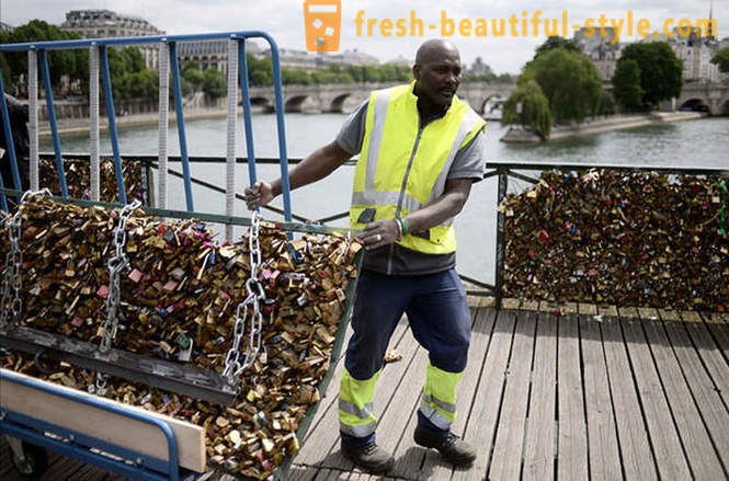 Miljoonaa todisteita rakkauden poistetaan Pont des Arts Pariisi