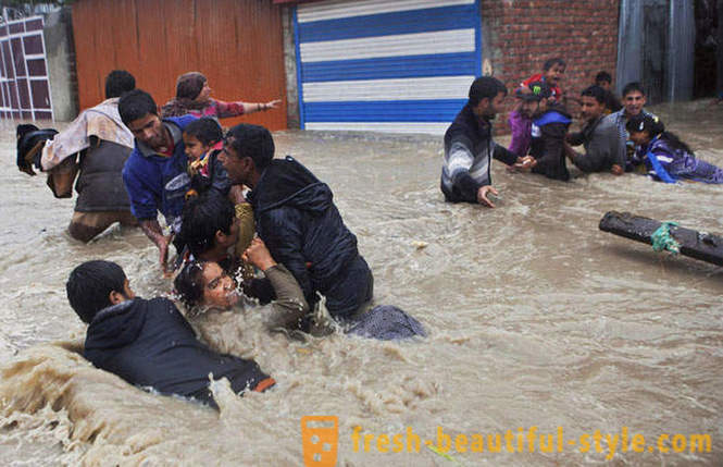 Historiallinen tulvat Intiassa ja Pakistanissa