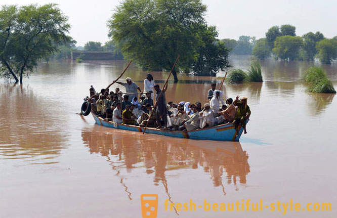 Historiallinen tulvat Intiassa ja Pakistanissa