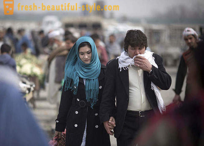 Kävelee moderni Kabulin