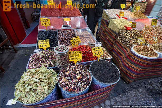 Market Walk mausteet Istanbulissa