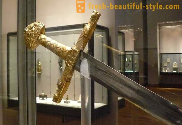 12 kuuluisin miekkoja, jotka koostuvat legendoja