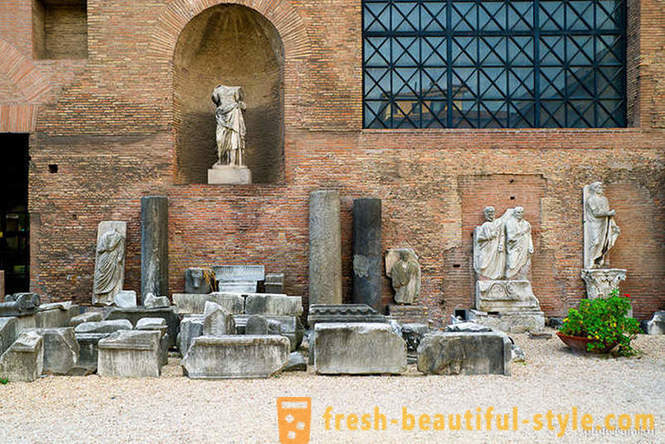 Kävelemässä antiikin kylpyammeet Roomassa