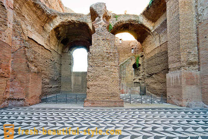 Kävelemässä antiikin kylpyammeet Roomassa