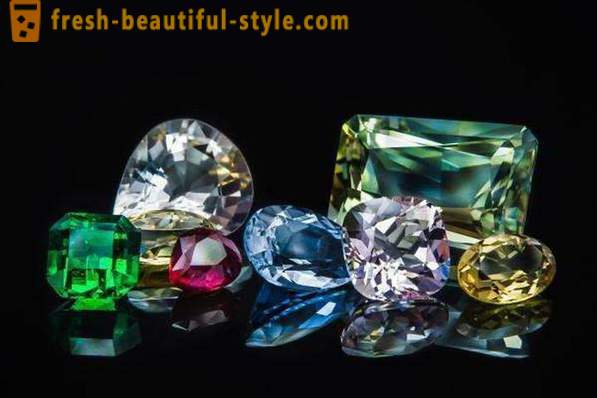 Kallein maailmassa kivien: punainen timantti, rubiini, Emerald. Harvinaisin jalokiviä maailmassa