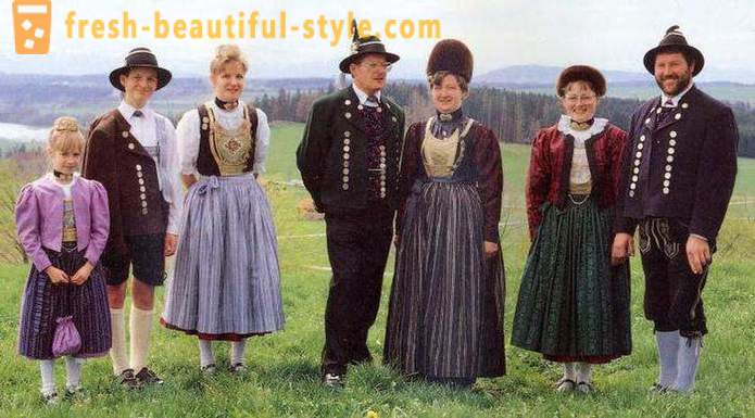Saksan kansallispukuja naisille, miehille ja lapsille. etniset vaatteet