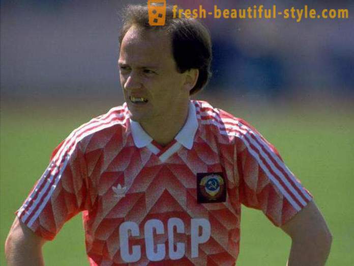 Ihor Bjelanov, jalkapalloilija: elämäkerta, urheilu-ura