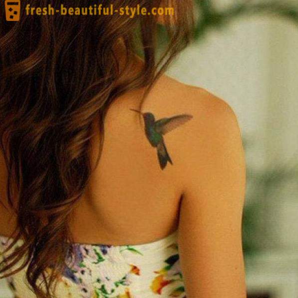 Hummingbird tatuointi - symboli elinvoimaa ja energiaa