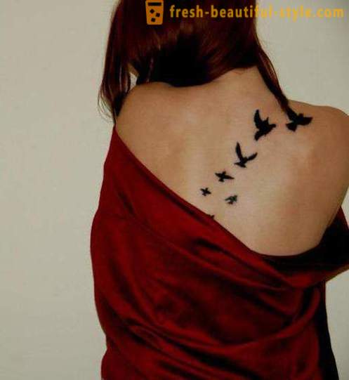 Kaunis nainen tatuointi - että pilko ja jossa on kuva