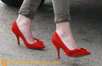 Punaiset kengät: mitä pukea?