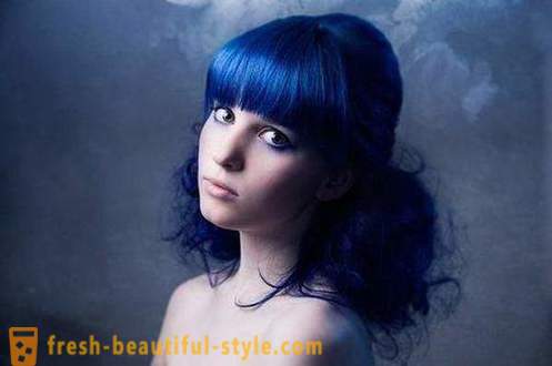 Sininen hiusten väri: miten saavuttaa todella kaunis väri?